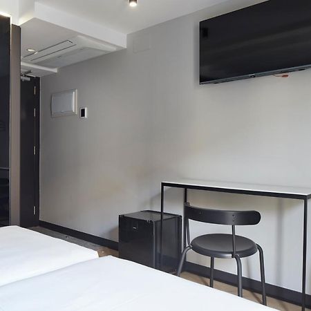 Hostal Espoz Y Mina Pamplona Bagian luar foto
