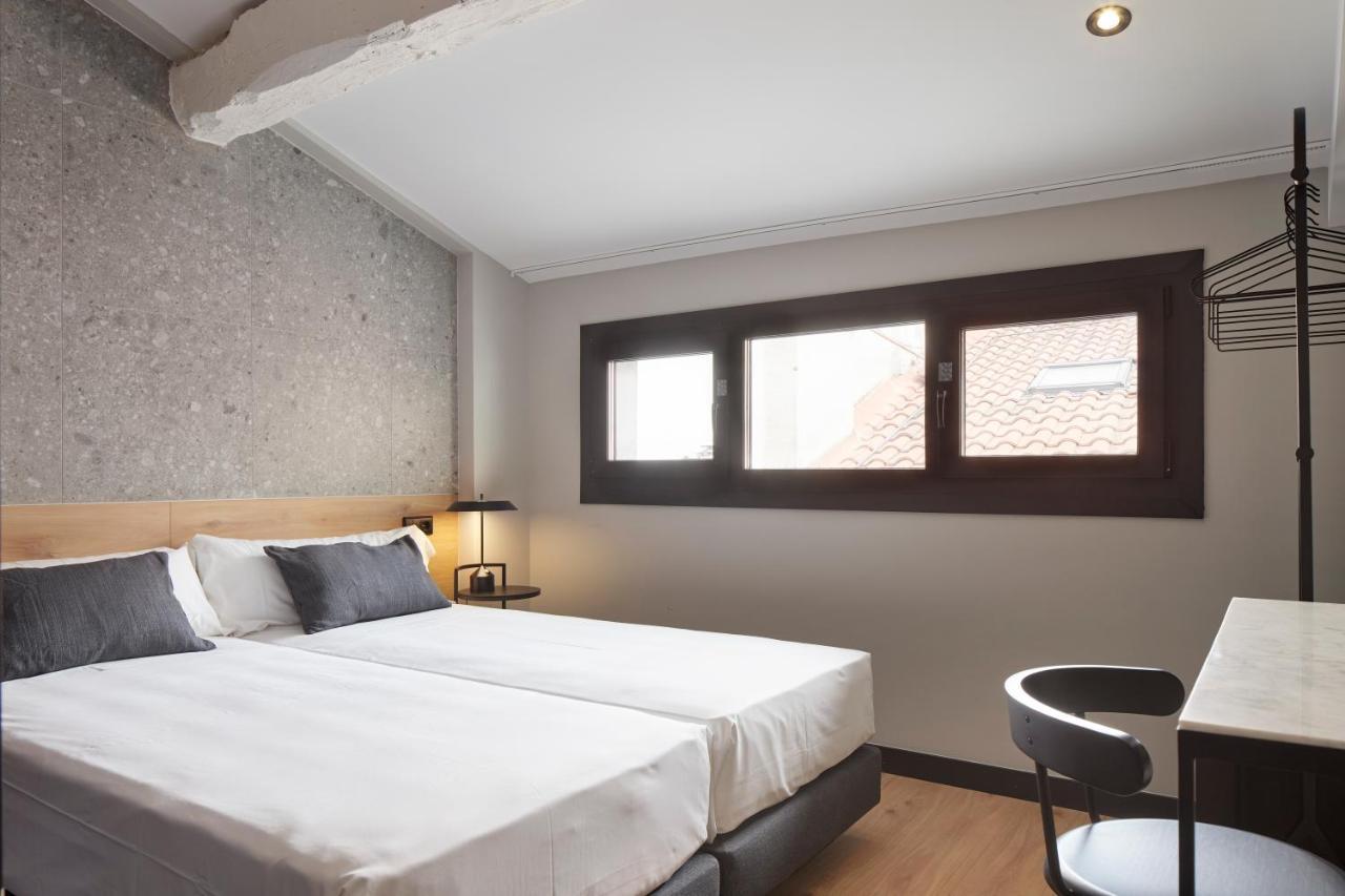 Hostal Espoz Y Mina Pamplona Bagian luar foto