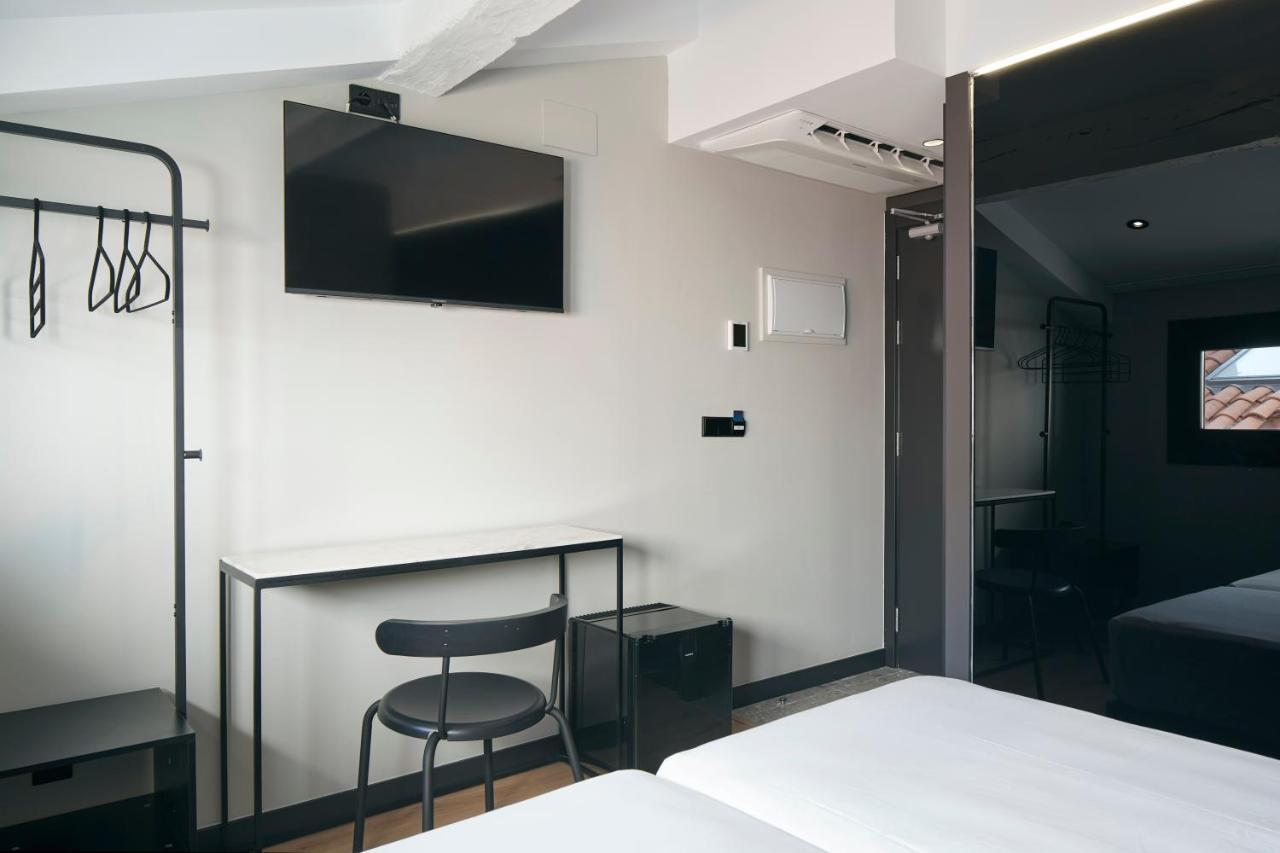 Hostal Espoz Y Mina Pamplona Bagian luar foto
