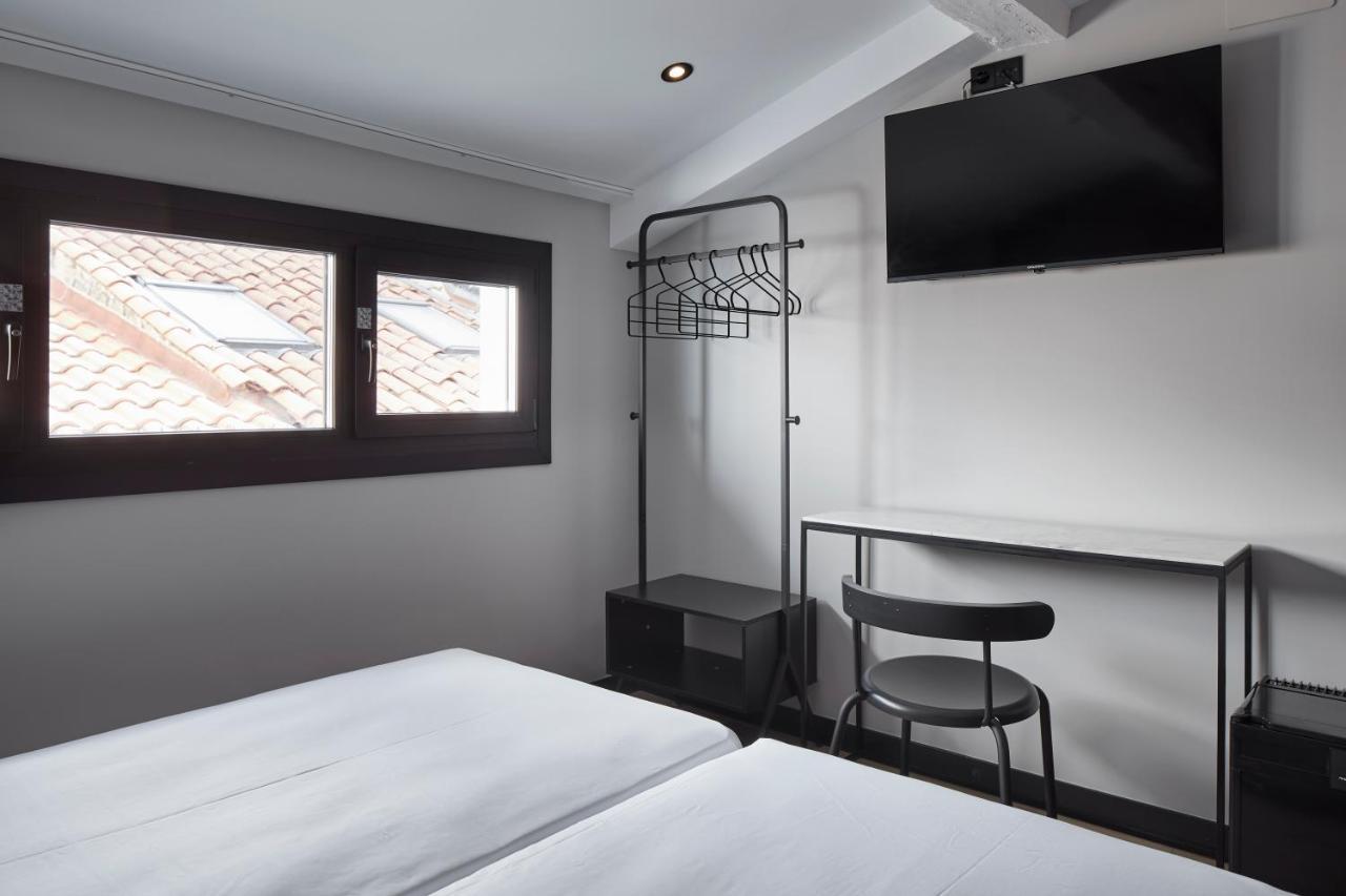 Hostal Espoz Y Mina Pamplona Bagian luar foto