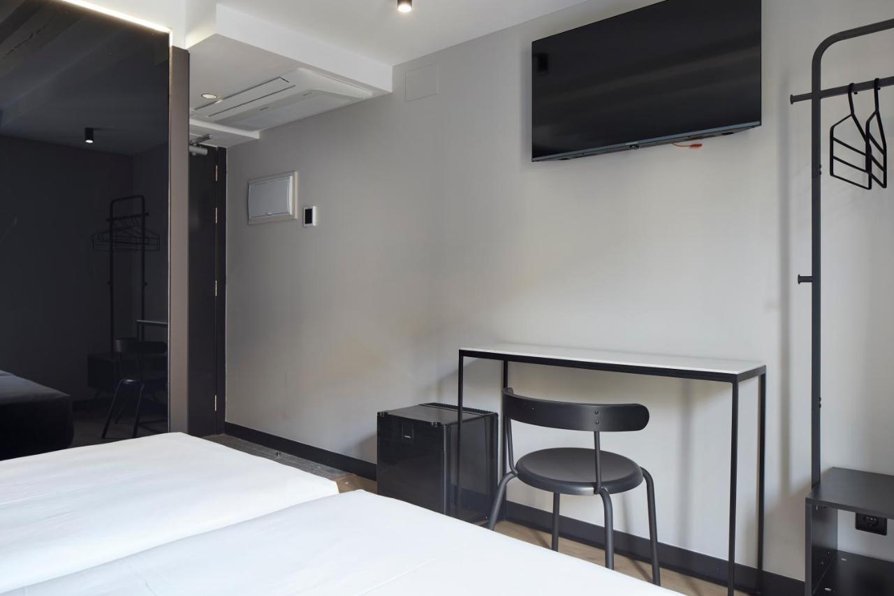 Hostal Espoz Y Mina Pamplona Bagian luar foto