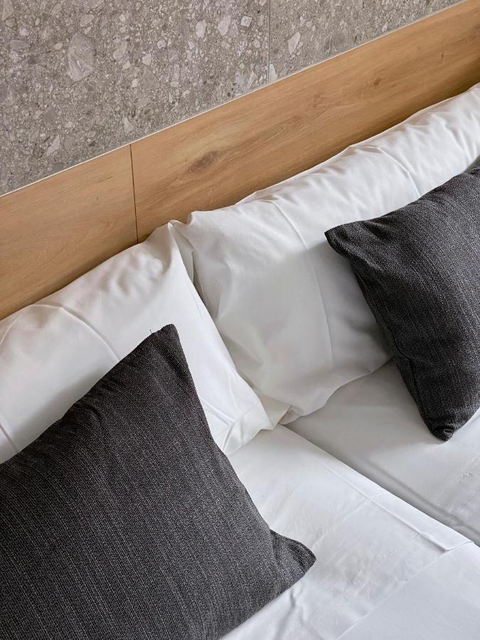 Hostal Espoz Y Mina Pamplona Bagian luar foto